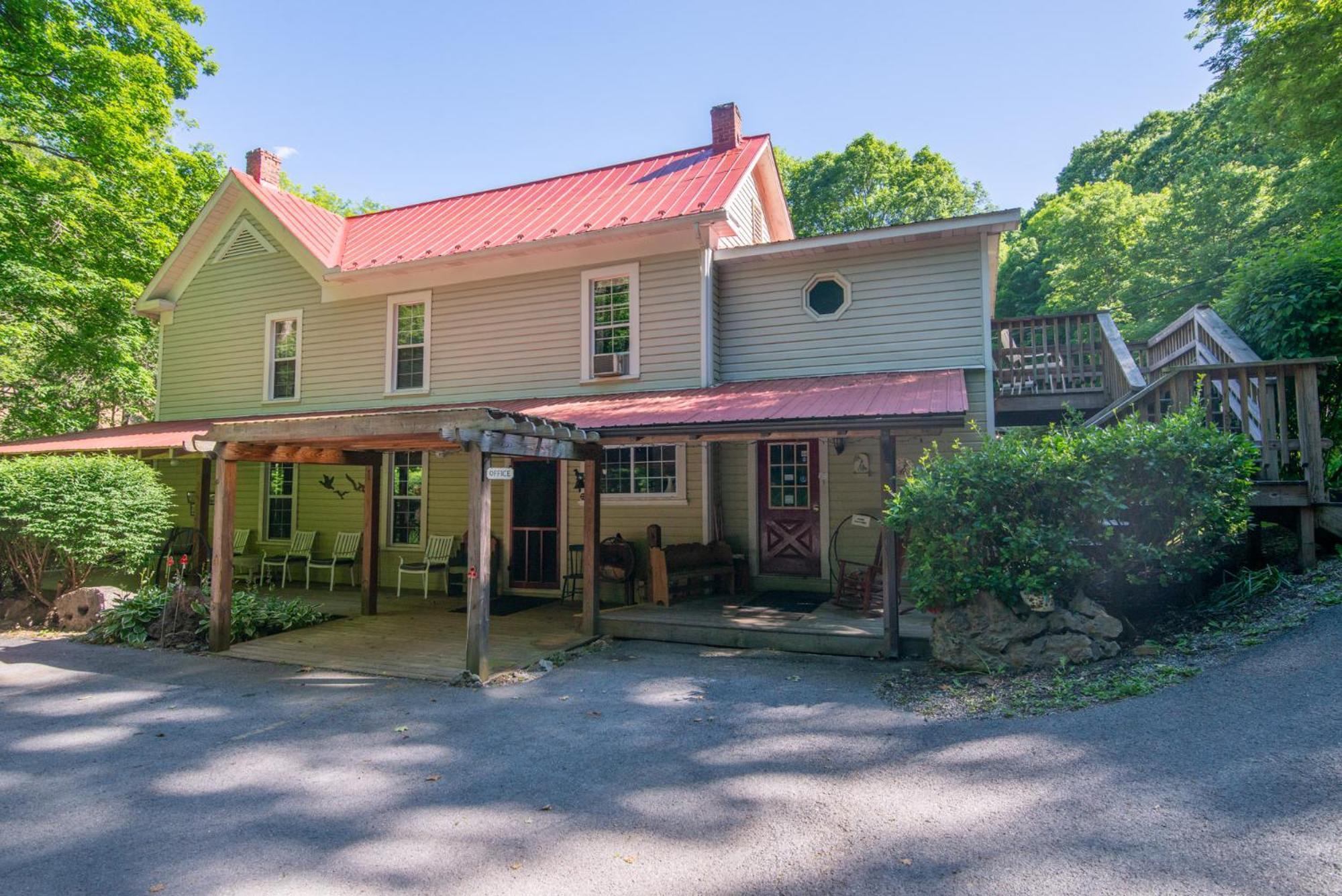 Moore House Inn & Cabins Marlinton Exterior photo