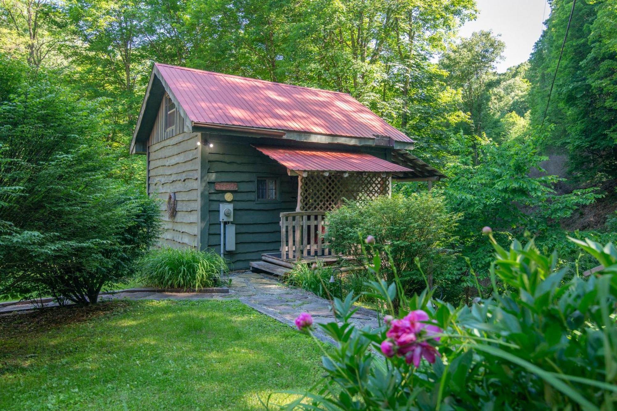 Moore House Inn & Cabins Marlinton Exterior photo
