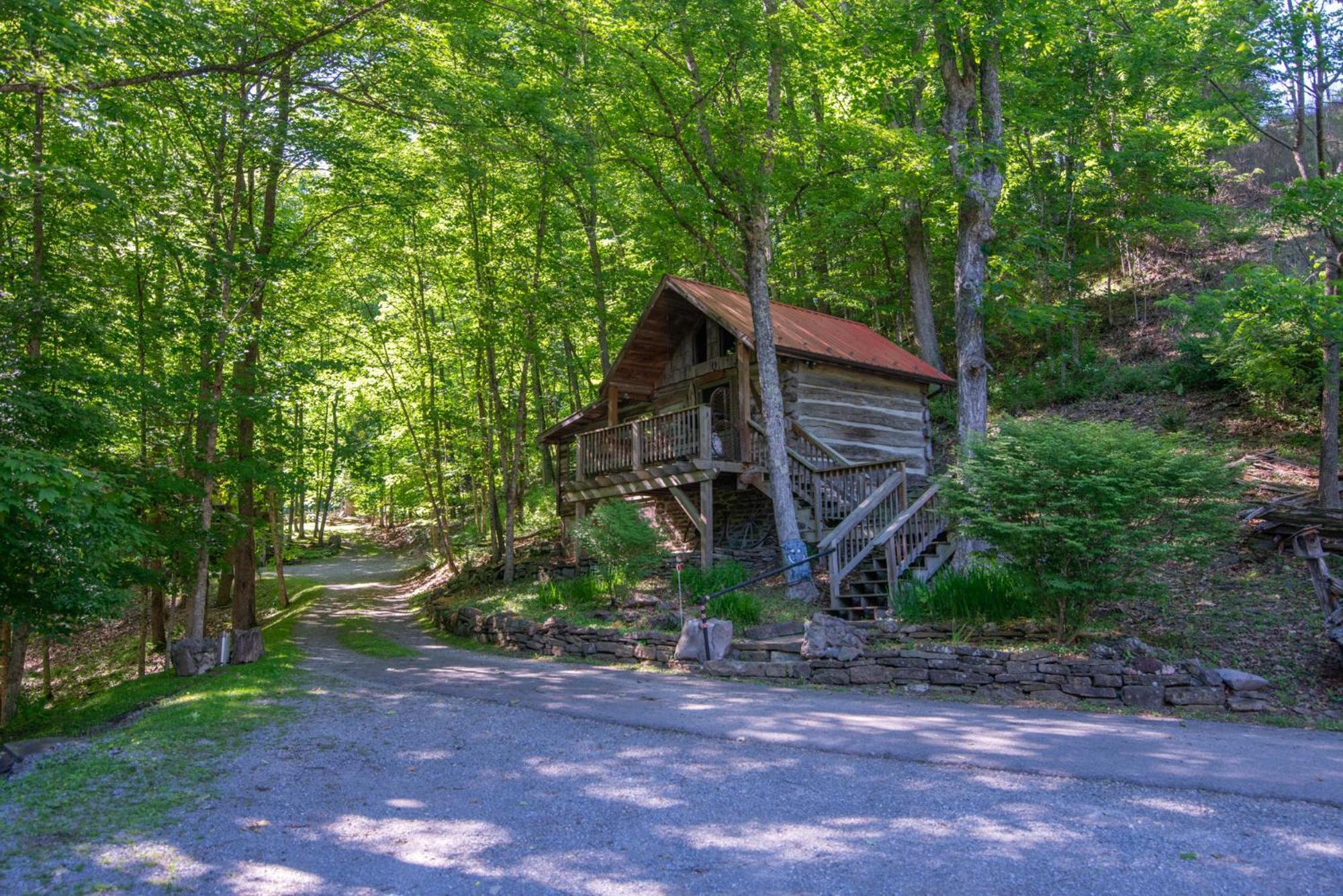 Moore House Inn & Cabins Marlinton Exterior photo