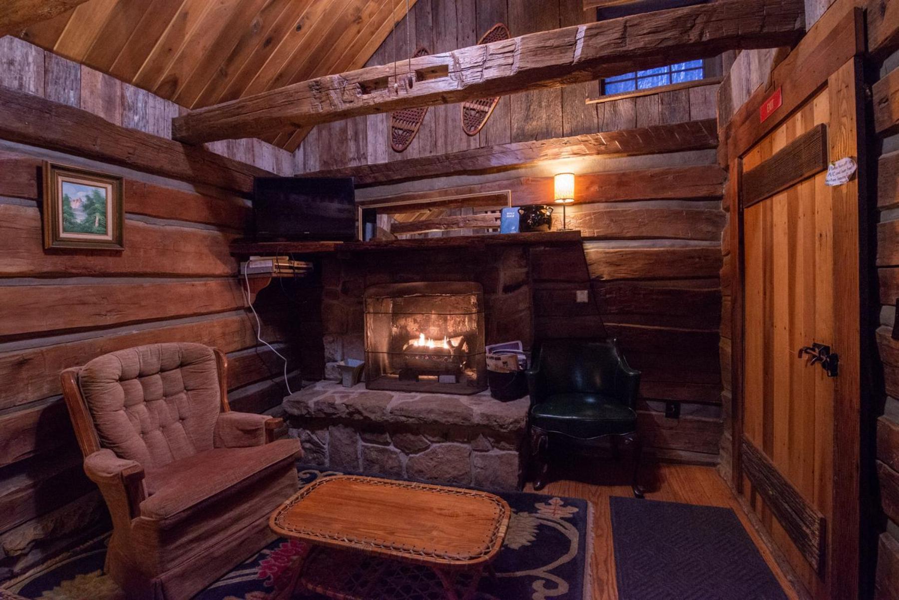 Moore House Inn & Cabins Marlinton Room photo