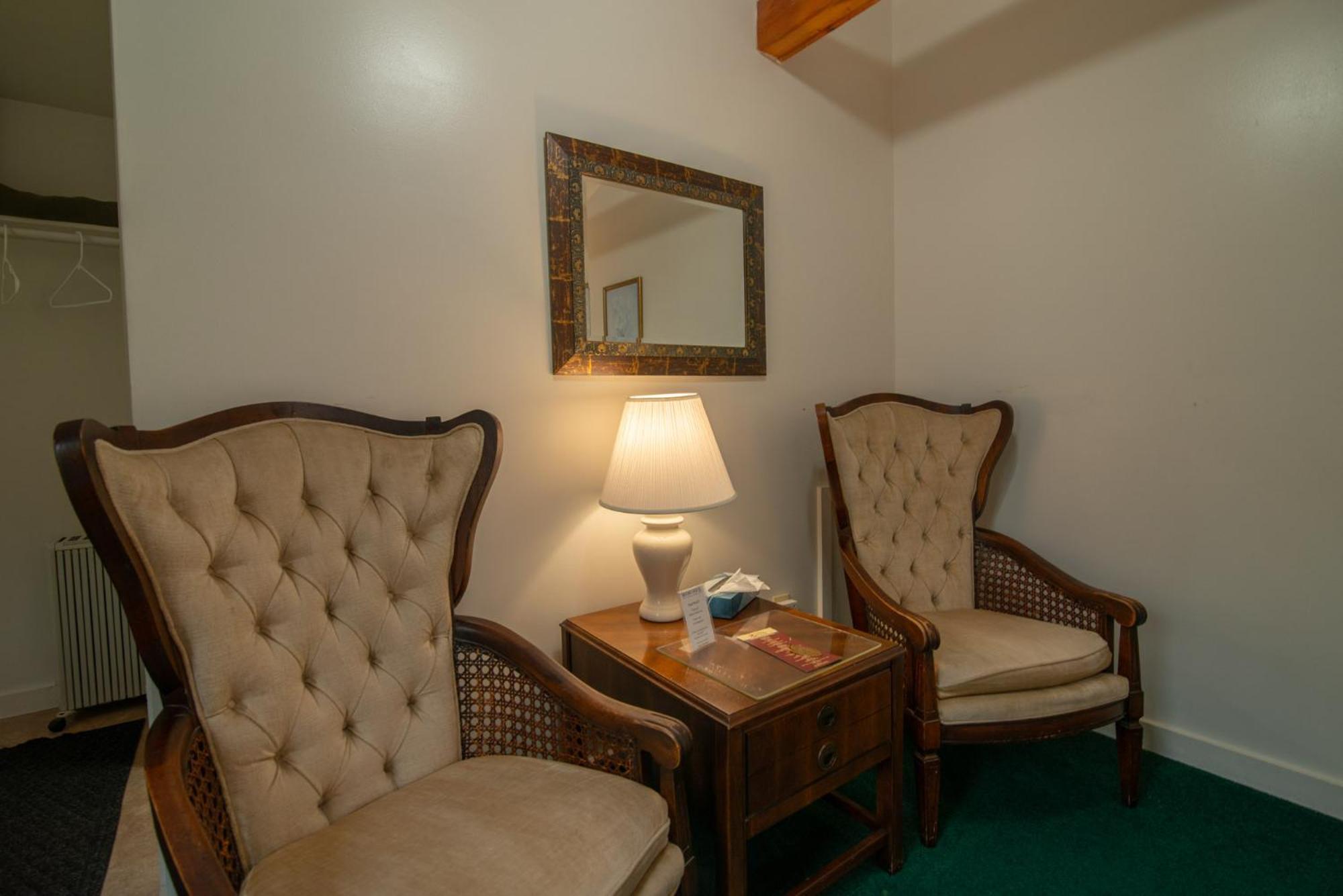 Moore House Inn & Cabins Marlinton Room photo