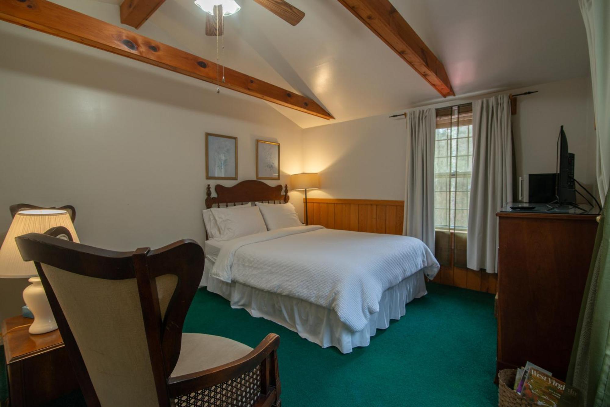 Moore House Inn & Cabins Marlinton Room photo