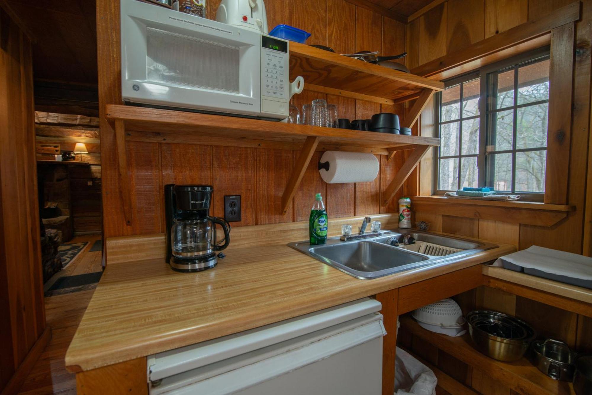Moore House Inn & Cabins Marlinton Room photo